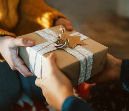 Cadouri inspirate online - cum alegi şi când comanzi