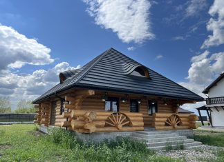 Modele deosebite de case, cabane şi foişoare din buşteni realizate în timp record Modele deosebite de case, cabane şi foişoare din buşteni realizate în timp record