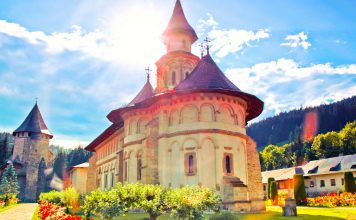 Putna lui Ştefan cel Mare – opţiunea perfectă pentru un weekend de relaxare Putna lui Ştefan cel Mare - opţiunea perfectă pentru un weekend de relaxare