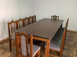 Alege din peste 100 de modele de scaune din lemn masiv la preţ de producător