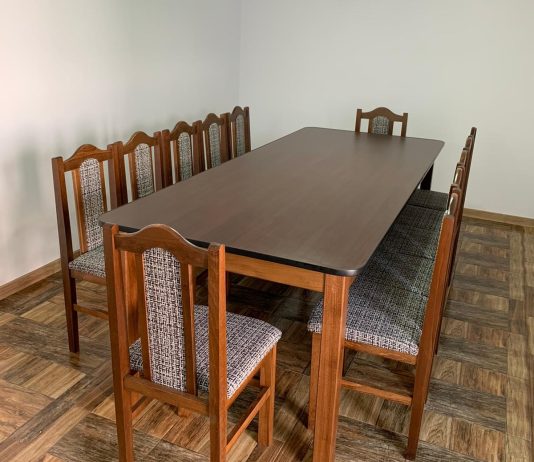 Alege din peste 100 de modele de scaune din lemn masiv la preţ de producător