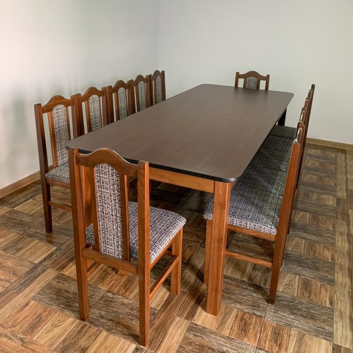Alege din peste 100 de modele de scaune din lemn masiv la preţ de producător Alege din peste 100 de modele de scaune din lemn masiv la preţ de producător